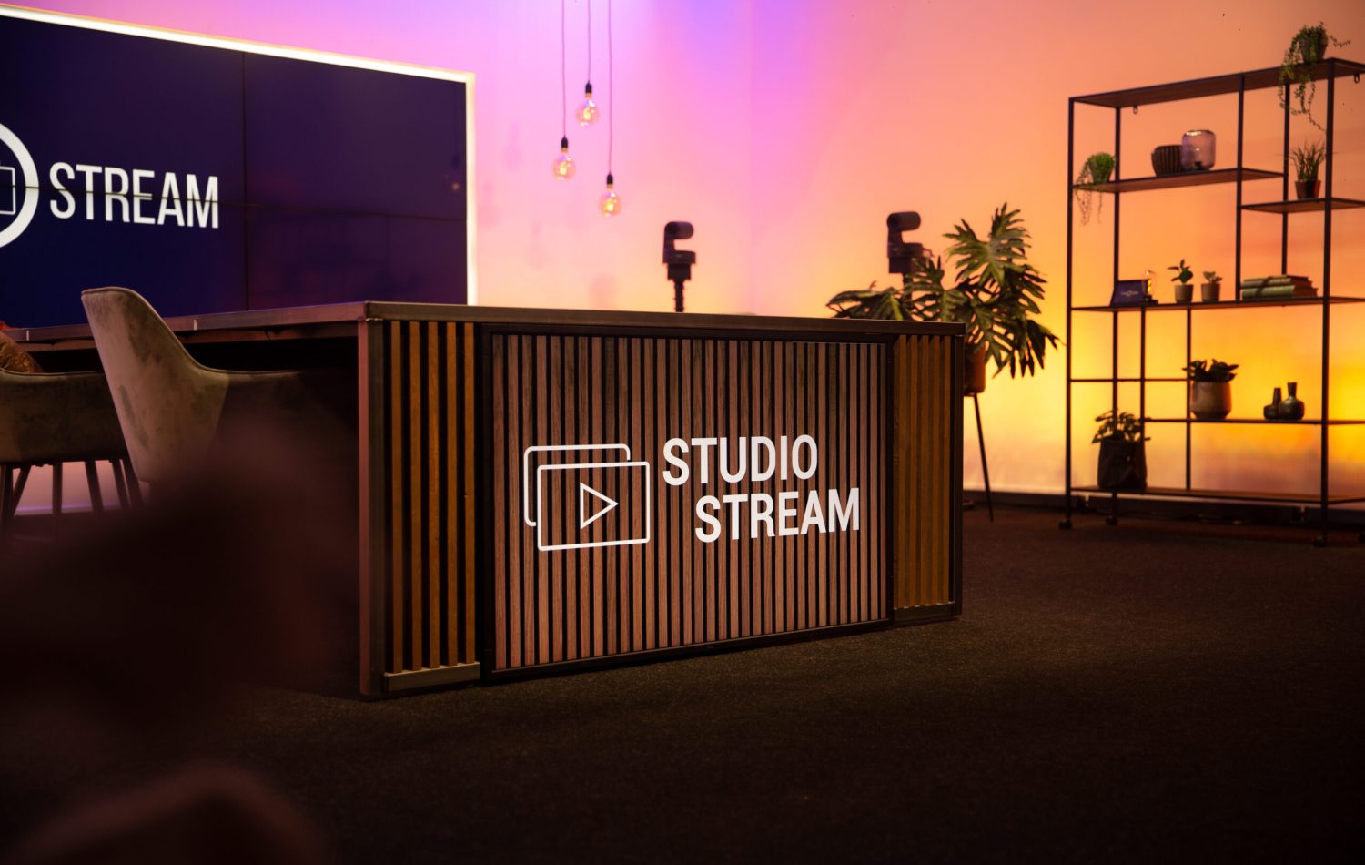 Studio Livestream Talkshowtafel